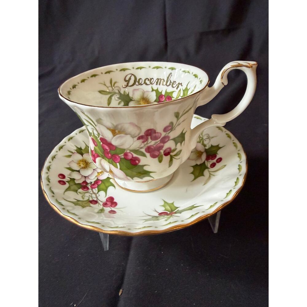 Royal Albert “Christmas Rose” – December Teacup & Saucer Set